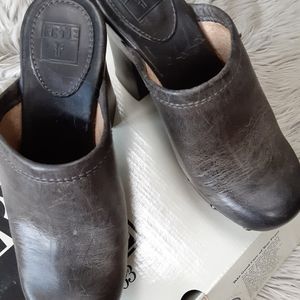 FRYE Mara Clogs 6M Charcoal